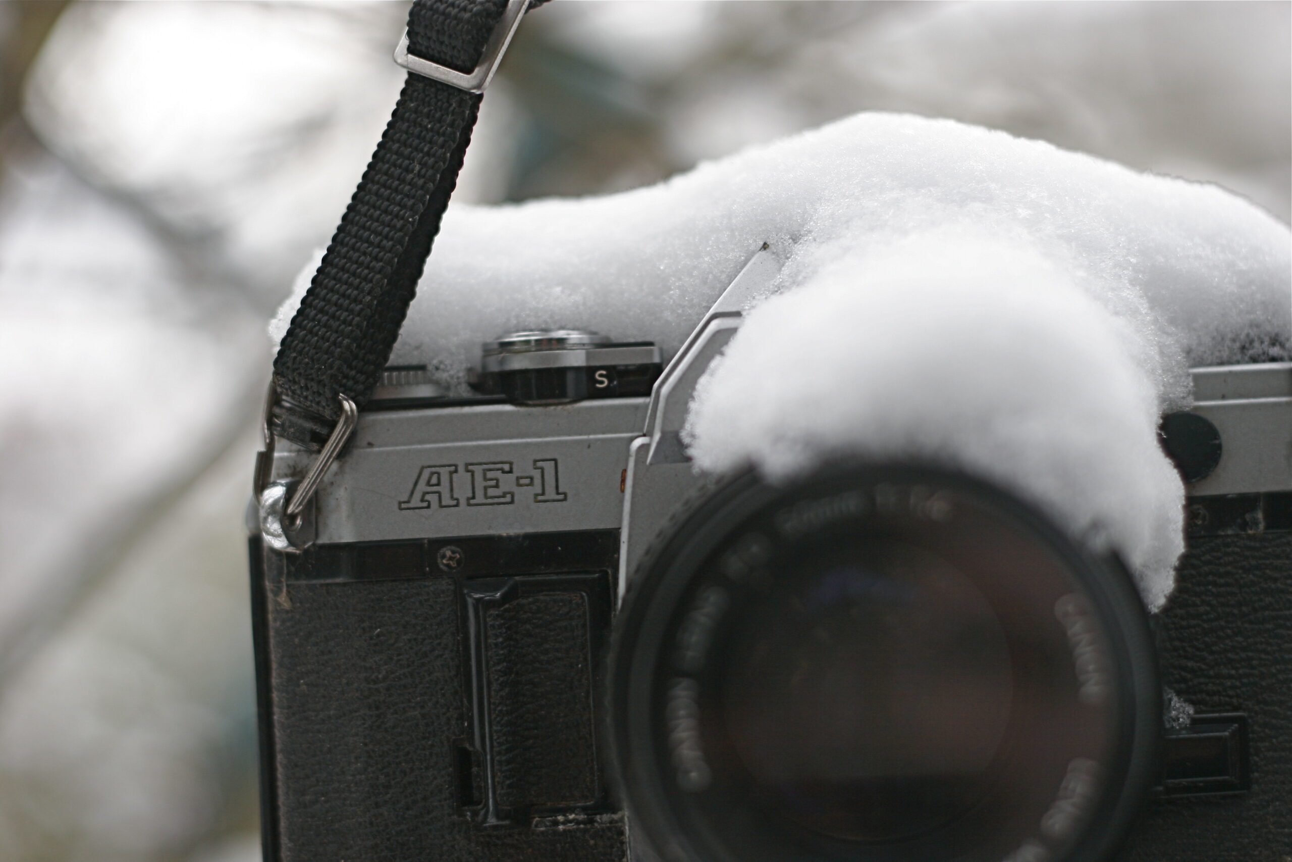 Canon Kamera mit Schnee