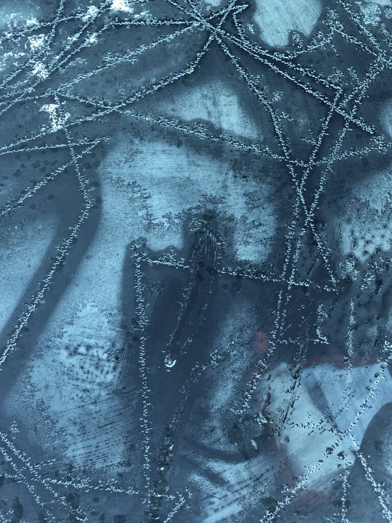 Eisspuren auf Windschutzscheibe